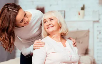 Scopri come funziona l'assistenza domiciliare per anziani e come può migliorare la qualità della vita nel comfort del loro ambiente domestico.