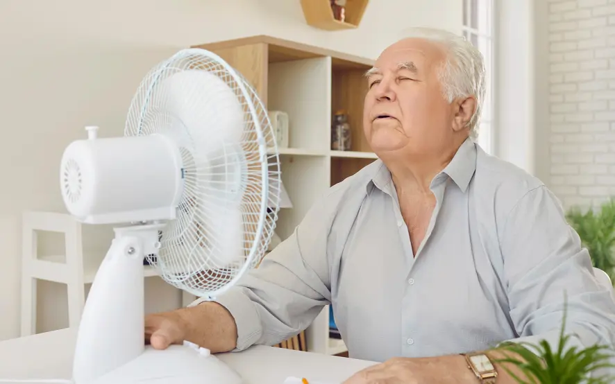Il caldo e le alte temperature possono essere un pericolo per le persone anziane. Il caldo e le alte temperature possono essere un pericolo per le persone anziane.