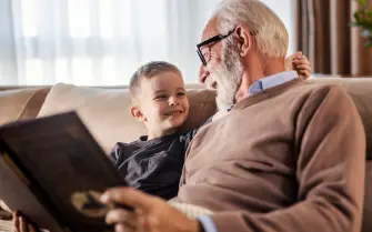Nonni e nipoti: in questo articolo troverete alcune idee per coltivare e arricchire questo rapporto speciale.