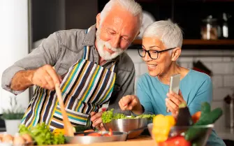 Dieta per diabetico anziano per aiutali a gestire la loro condizione e a mantenere uno stile di vita sano e attivo.
